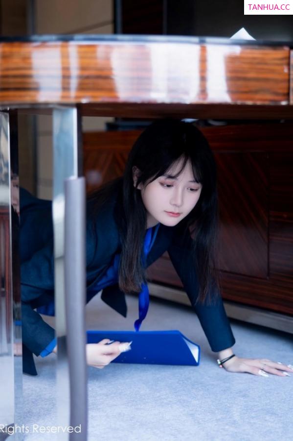   [XiuRen]高清写真图 2023.03.13 No.6407 谢小蒽 黑丝美腿第23张图片